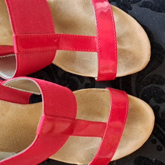 Sz 6 fits 6.5" 'Style & Co Red patent wedge heel 2.5" open toe sandals - Picture 6 of 8
